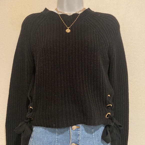 Cute Womens Guess black sweater, XS - Picture 3 of 4